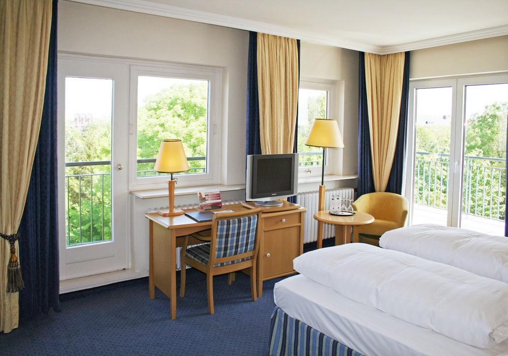 Thomas Hotel Spa & Lifestyle Husum  Esterno foto